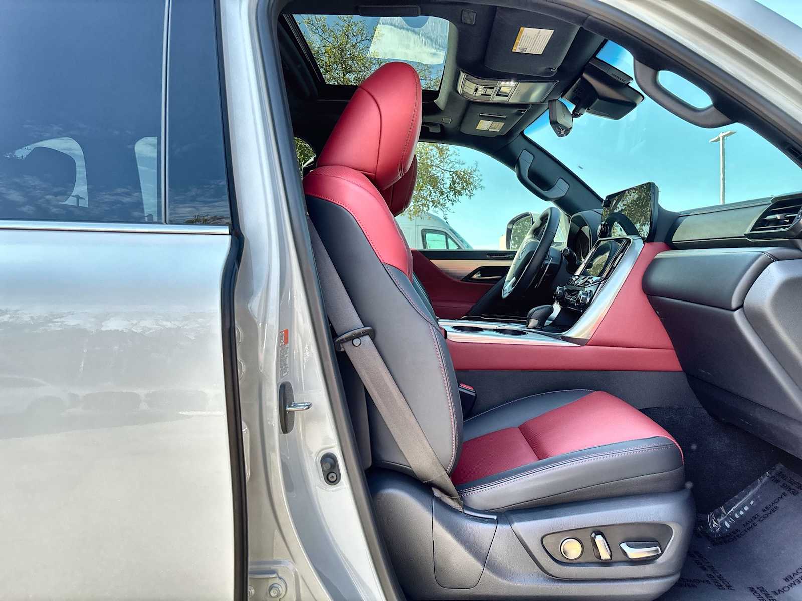 Thumbnail: 2025 Lexus LX - 9