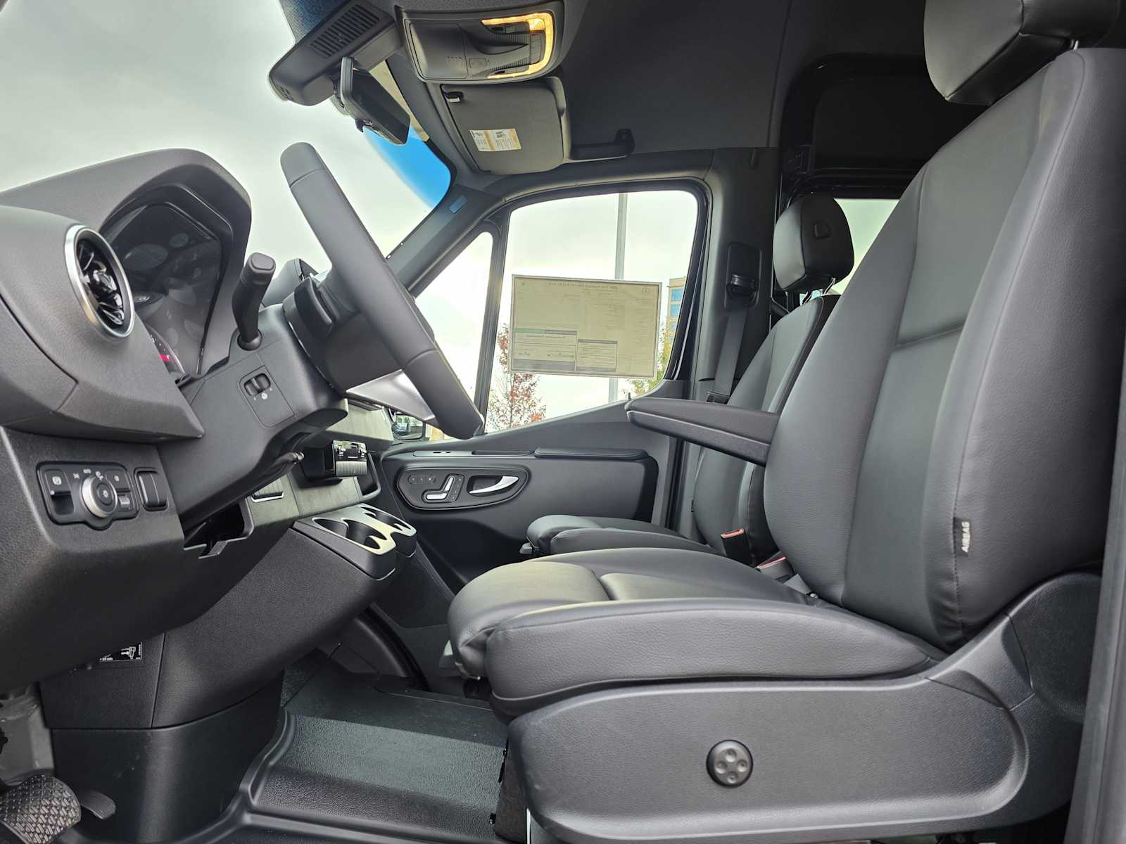 Thumbnail: 2026 Mercedes-Benz Sprinter - 10