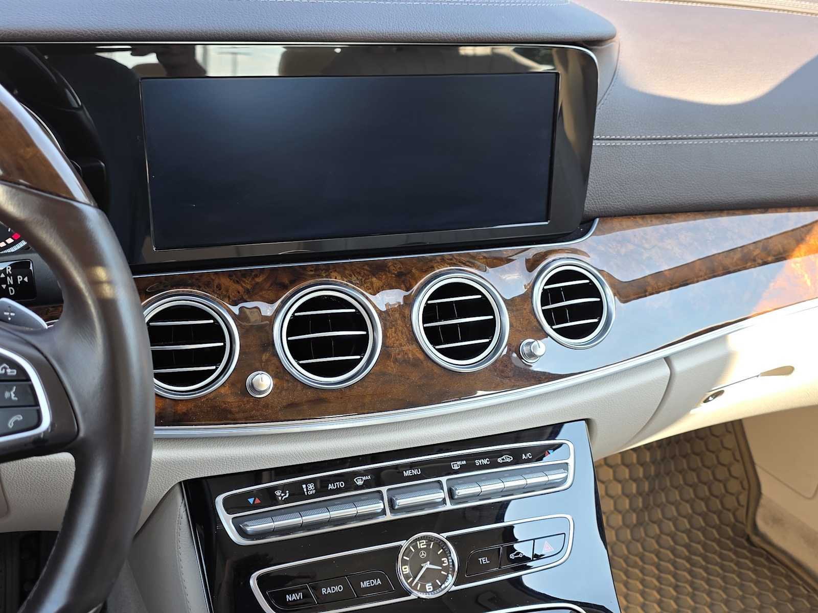 Thumbnail: 2017 Mercedes-Benz E-Class - 9