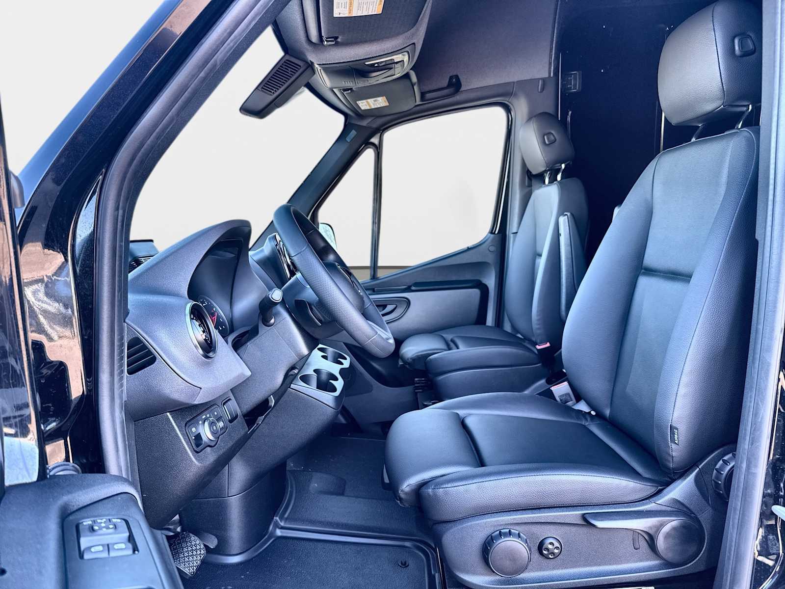 Thumbnail: 2026 Mercedes-Benz Sprinter - 3