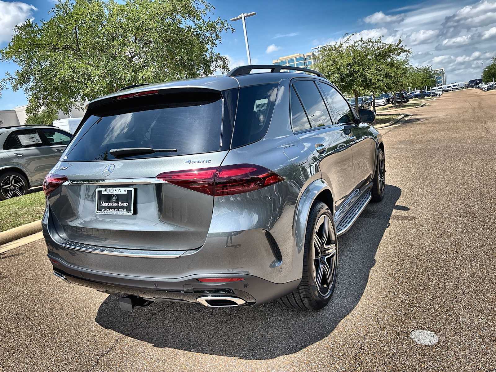 Thumbnail: 2026 Mercedes-Benz GLE - 8