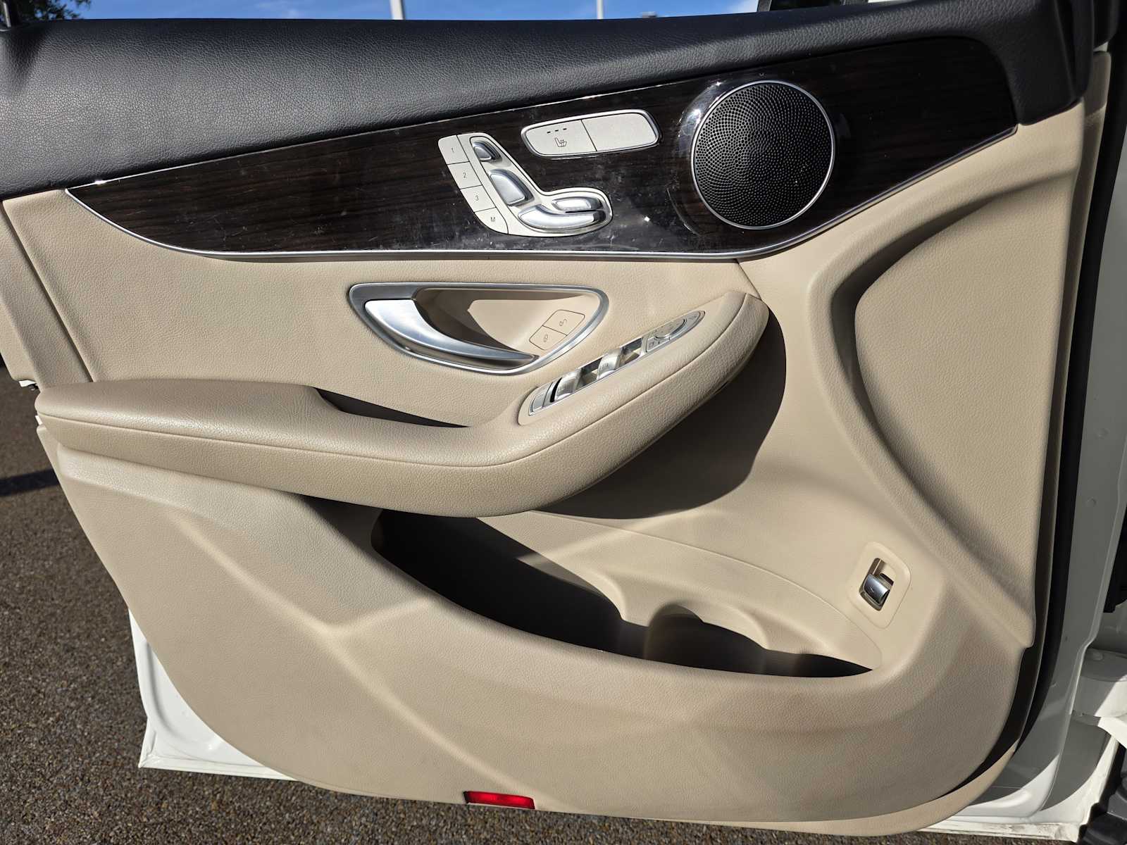 Thumbnail: 2022 Mercedes-Benz GLC - 17