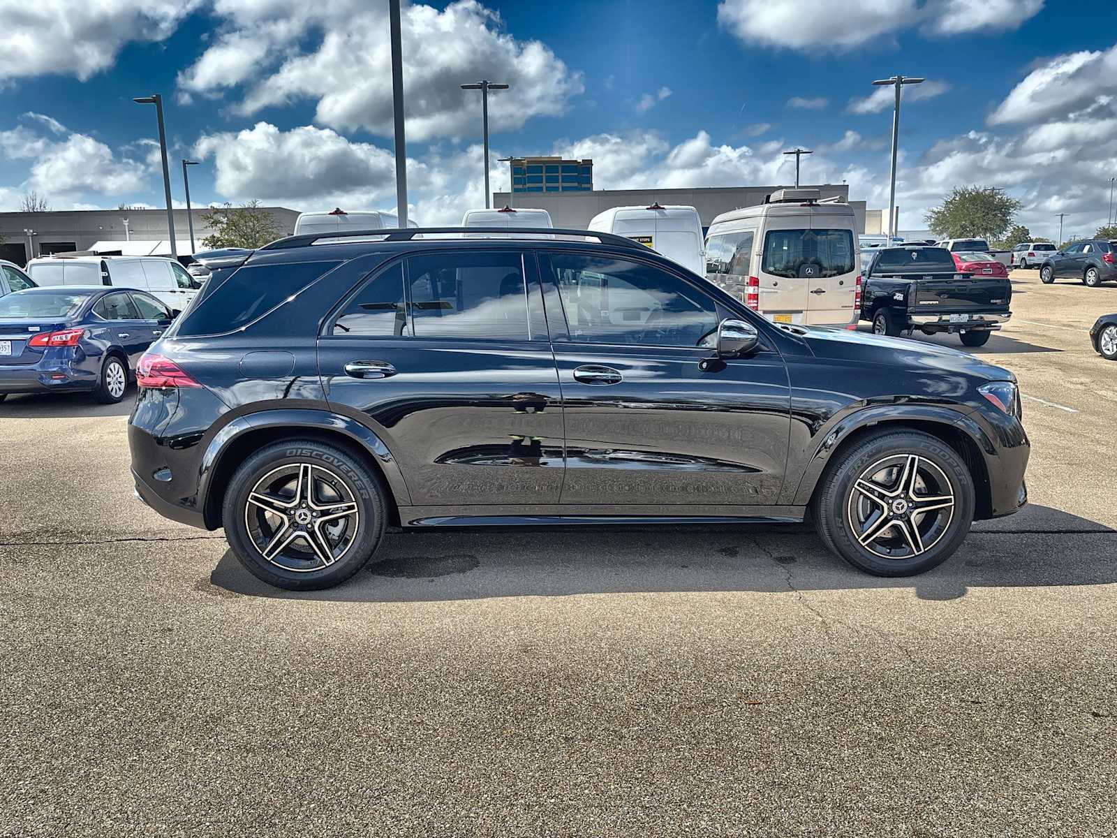 Thumbnail: 2026 Mercedes-Benz GLE - 10