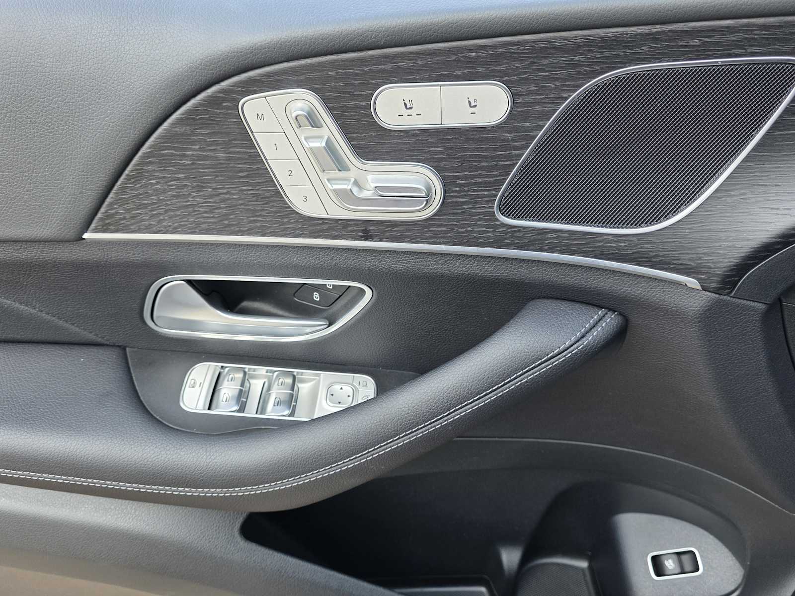 Thumbnail: 2025 Mercedes-Benz GLE - 16