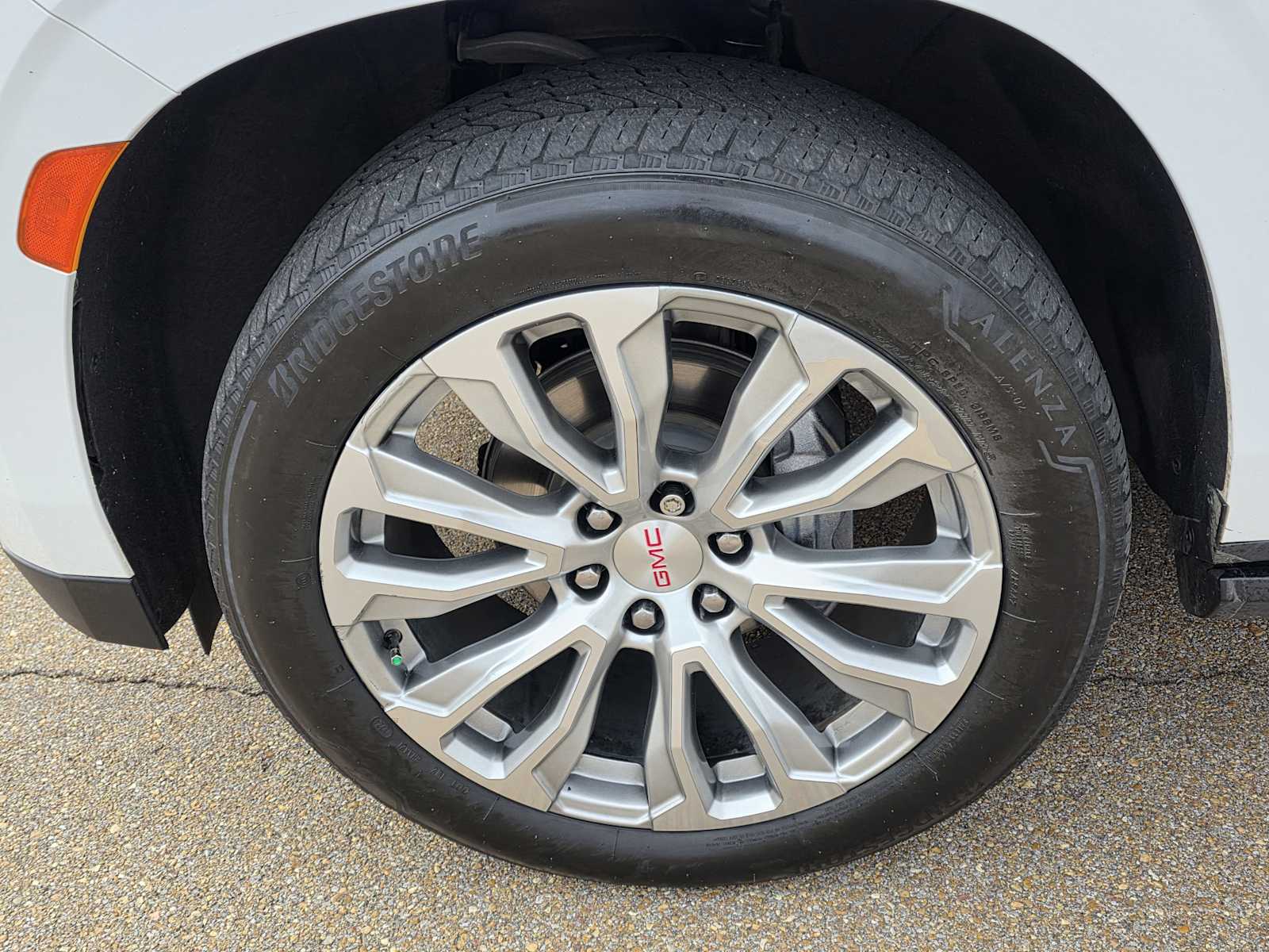 Thumbnail: 2022 GMC Yukon XL - 28