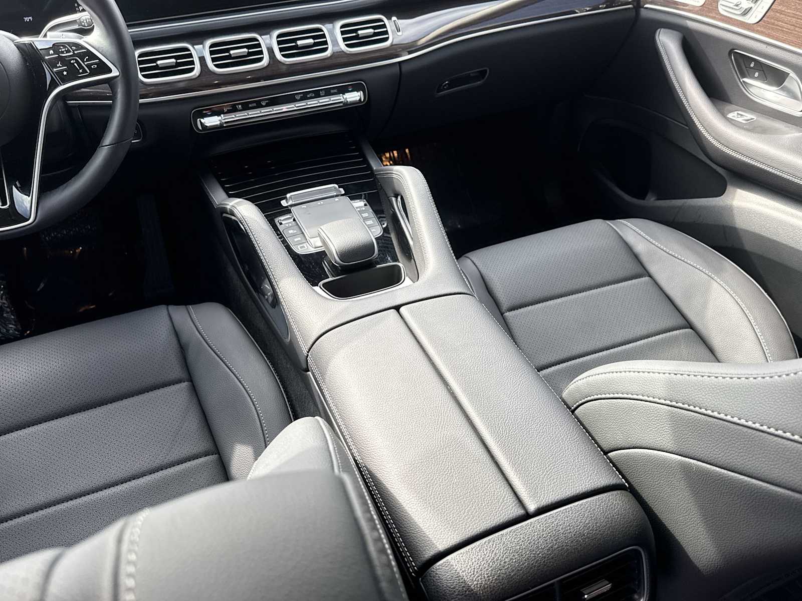 Thumbnail: 2026 Mercedes-Benz GLE - 22