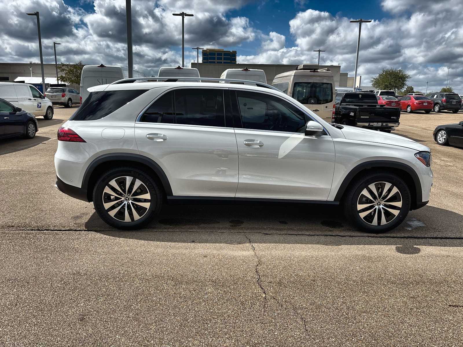 Thumbnail: 2026 Mercedes-Benz GLE - 10