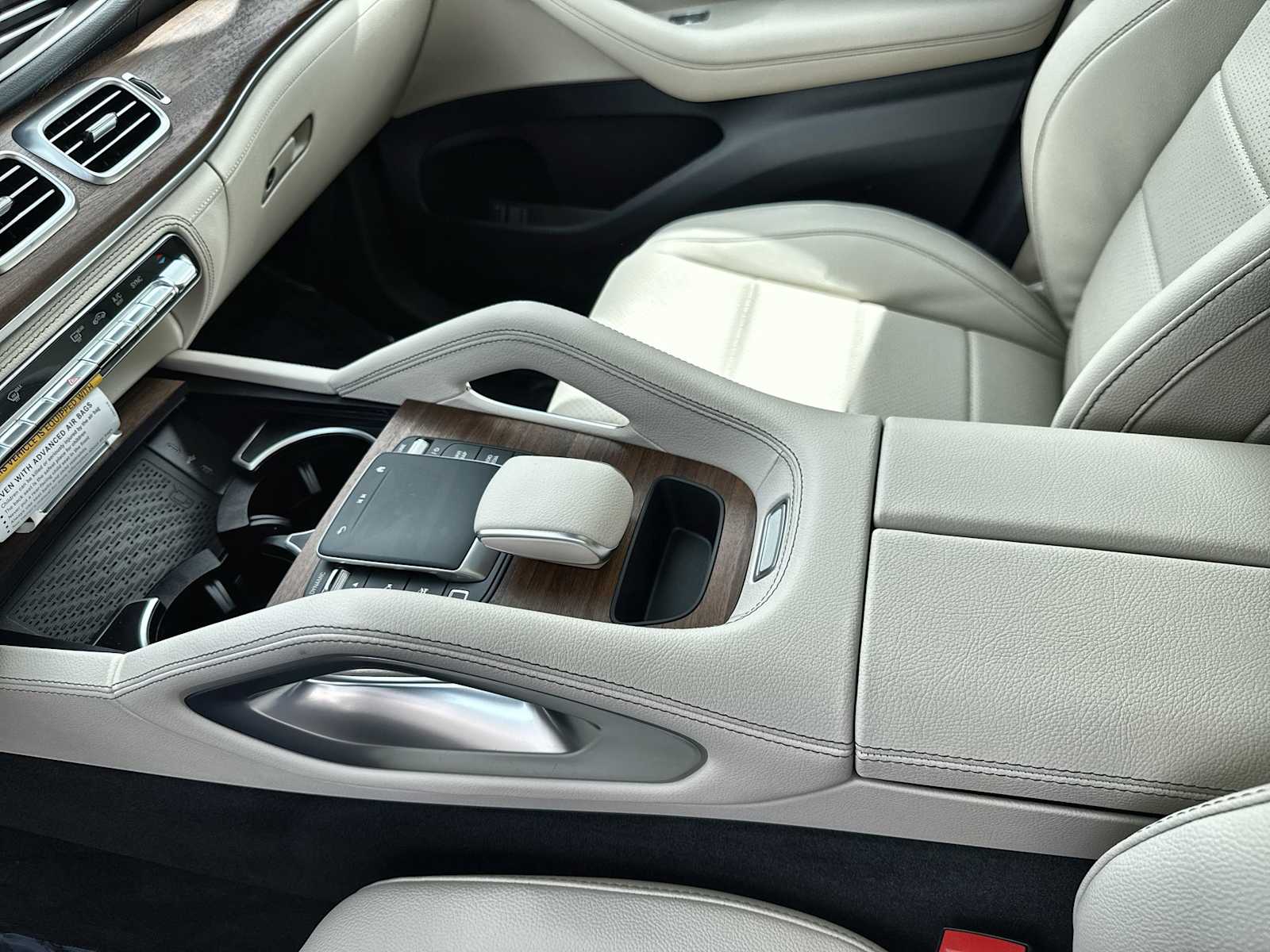 Thumbnail: 2026 Mercedes-Benz GLE - 22