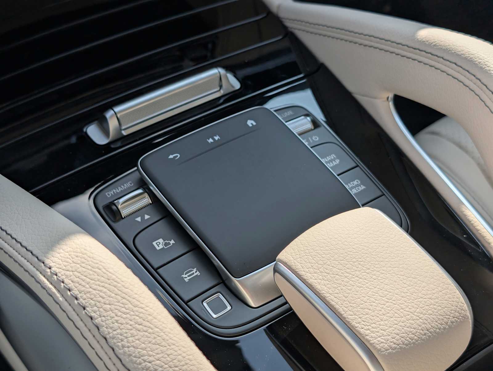 Thumbnail: 2026 Mercedes-Benz GLE - 14