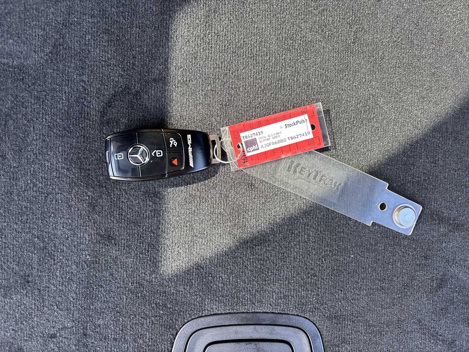 Thumbnail: 2026 Mercedes-Benz GLE - 26