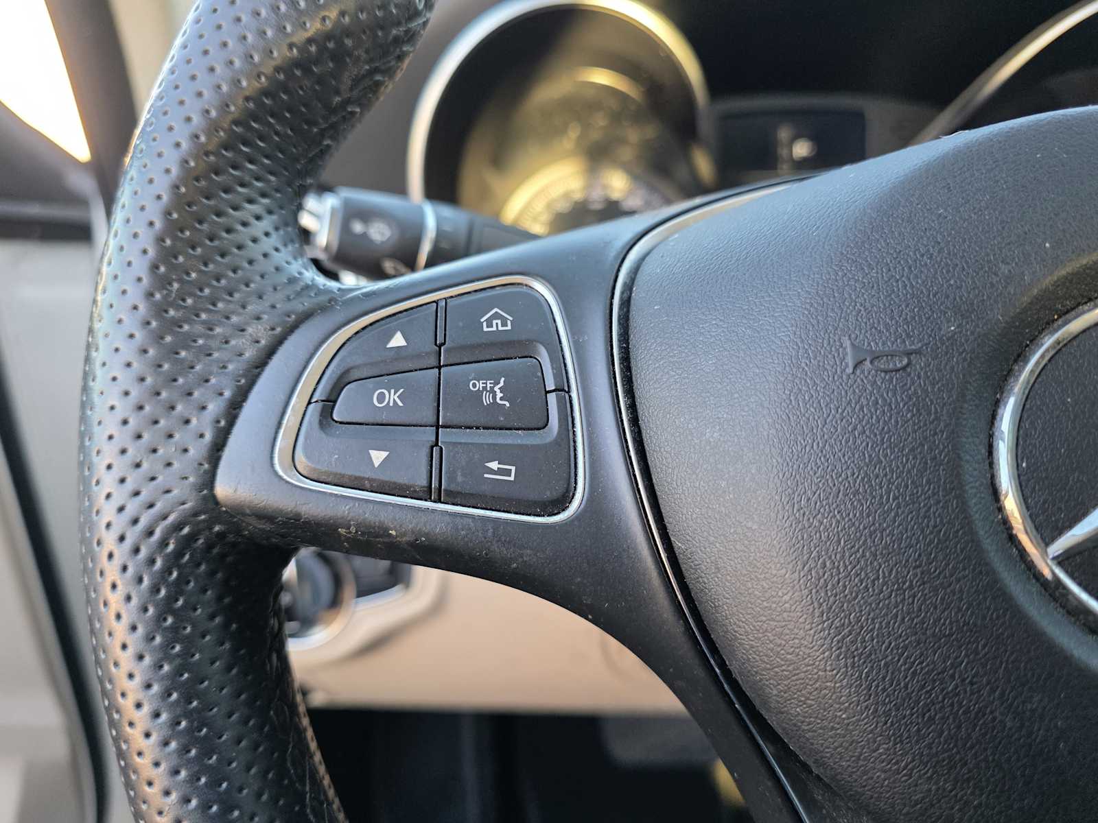 Thumbnail: 2017 Mercedes-Benz C-Class - 9