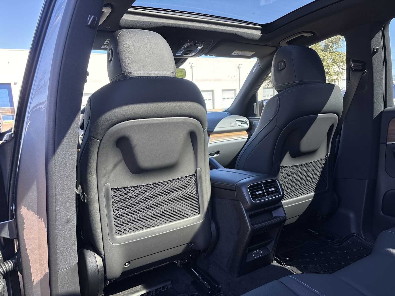 Thumbnail: 2026 Mercedes-Benz GLE - 16