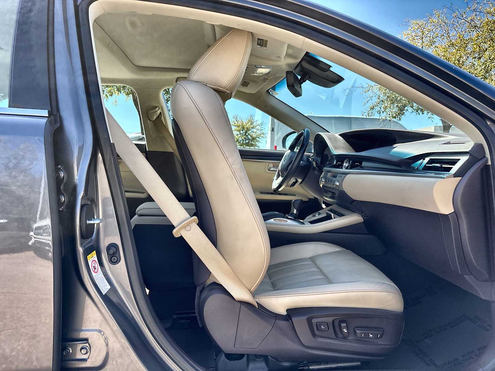 Thumbnail: 2018 Lexus ES - 8