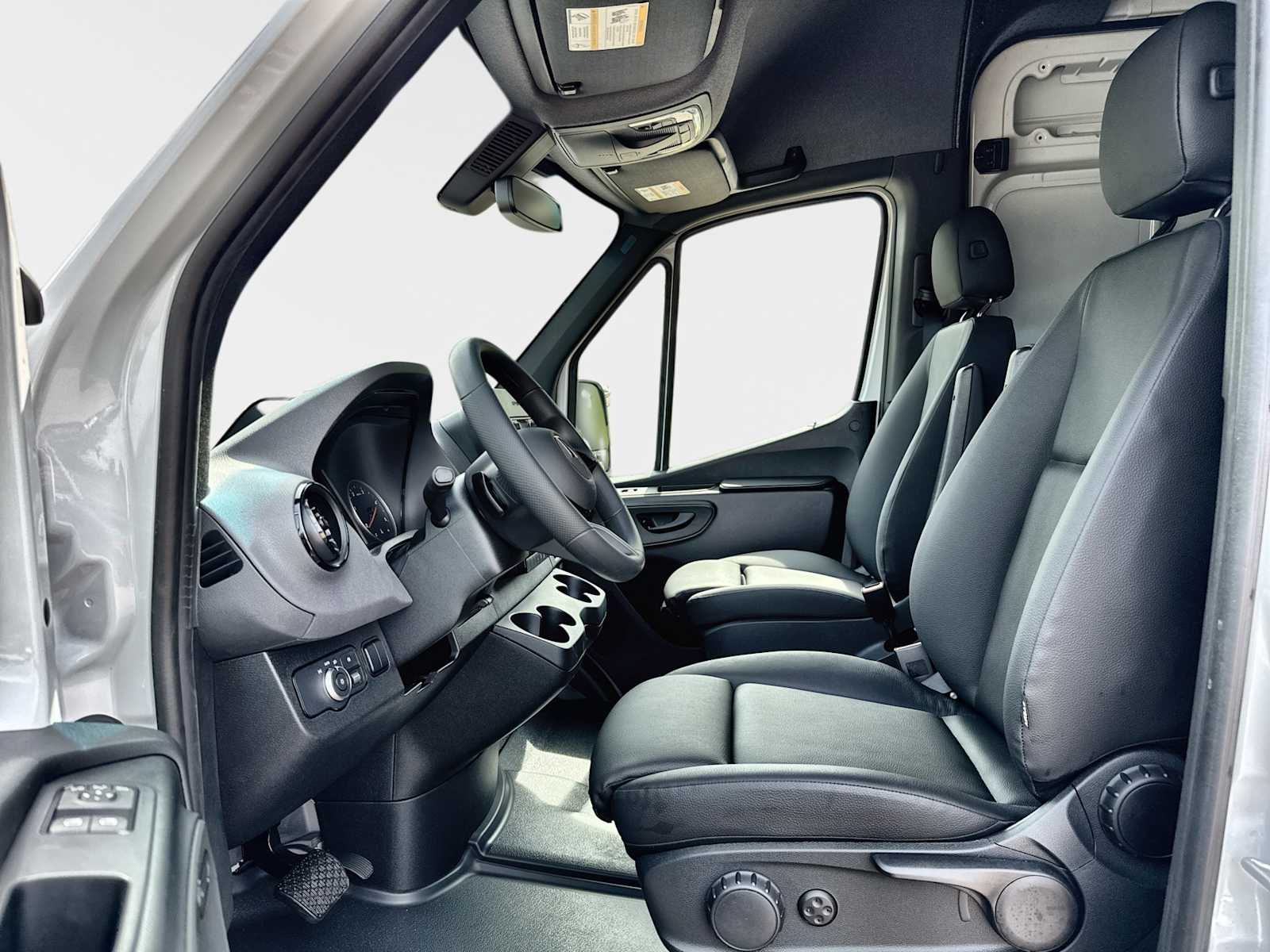 Thumbnail: 2026 Mercedes-Benz Sprinter - 2