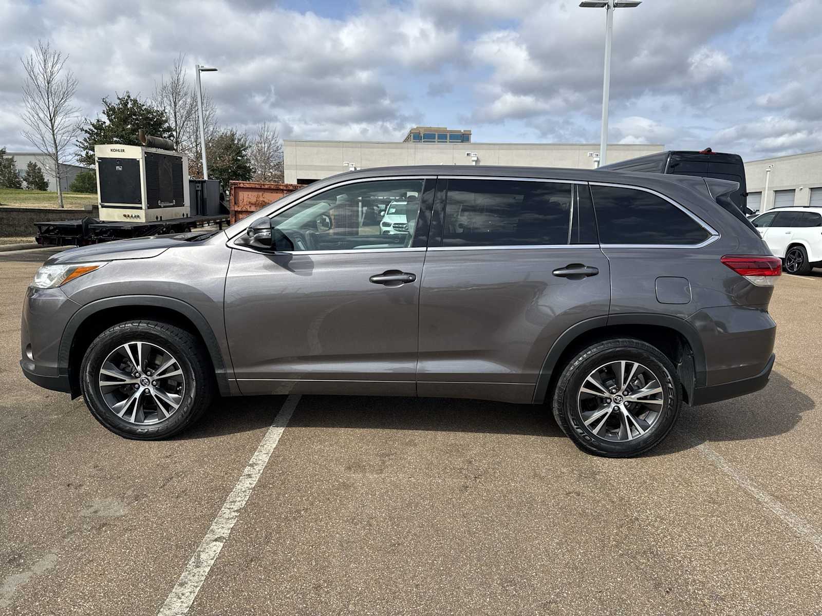 Thumbnail: 2017 Toyota Highlander - 3