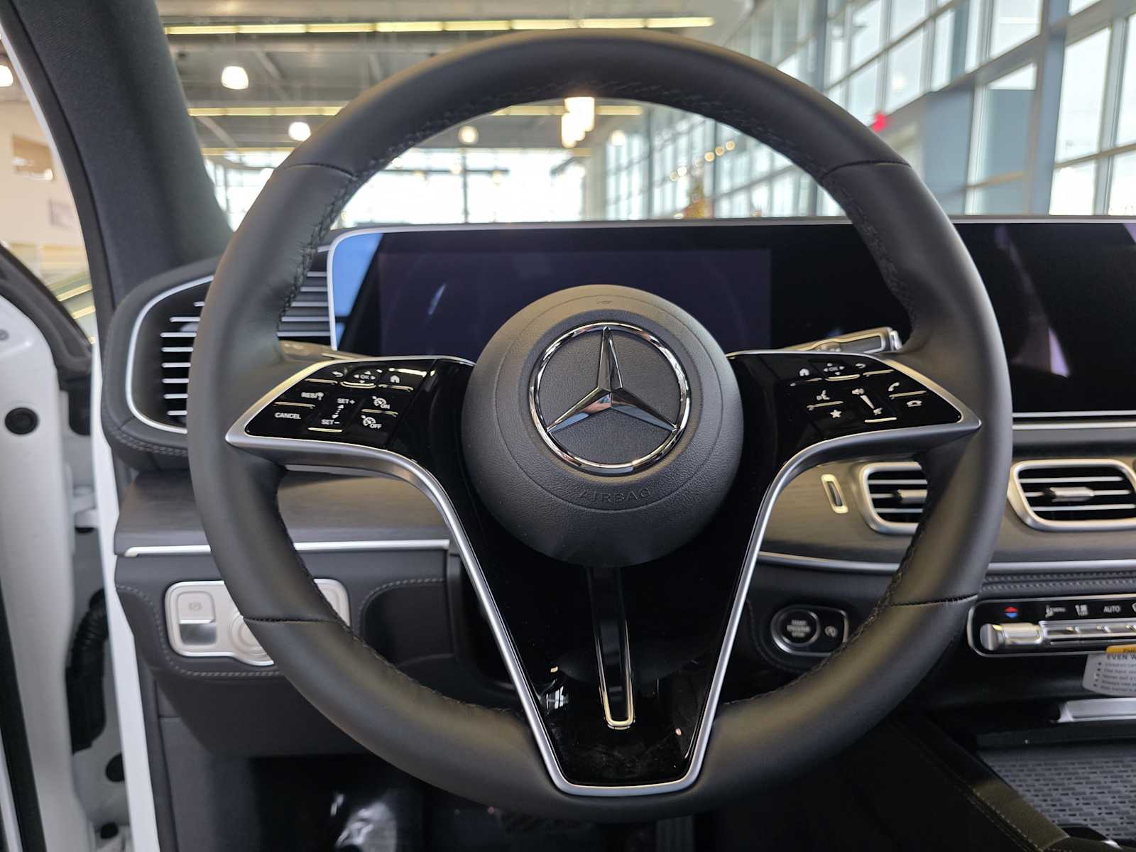 Thumbnail: 2026 Mercedes-Benz GLE - 26