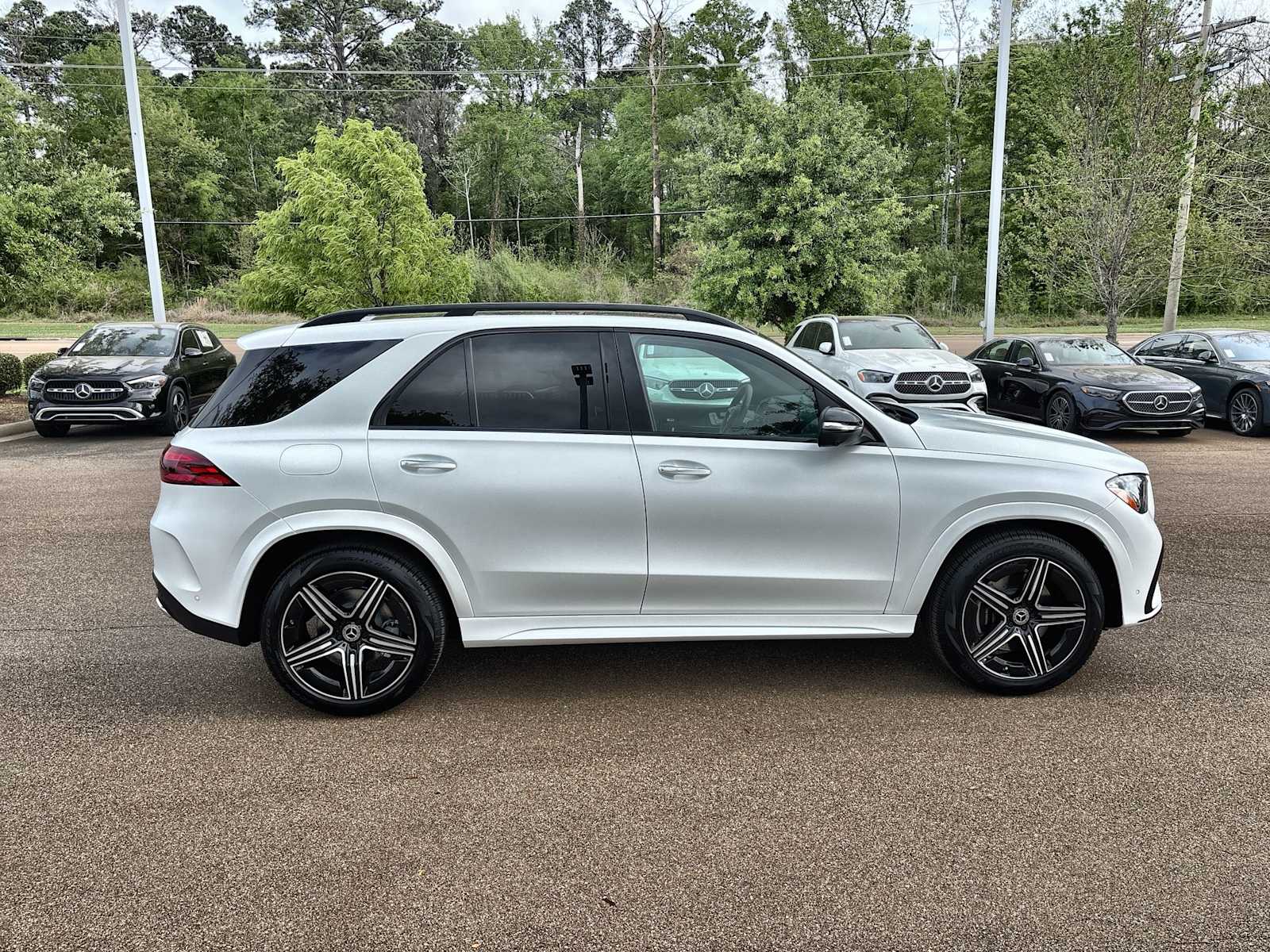 Thumbnail: 2026 Mercedes-Benz GLE - 10