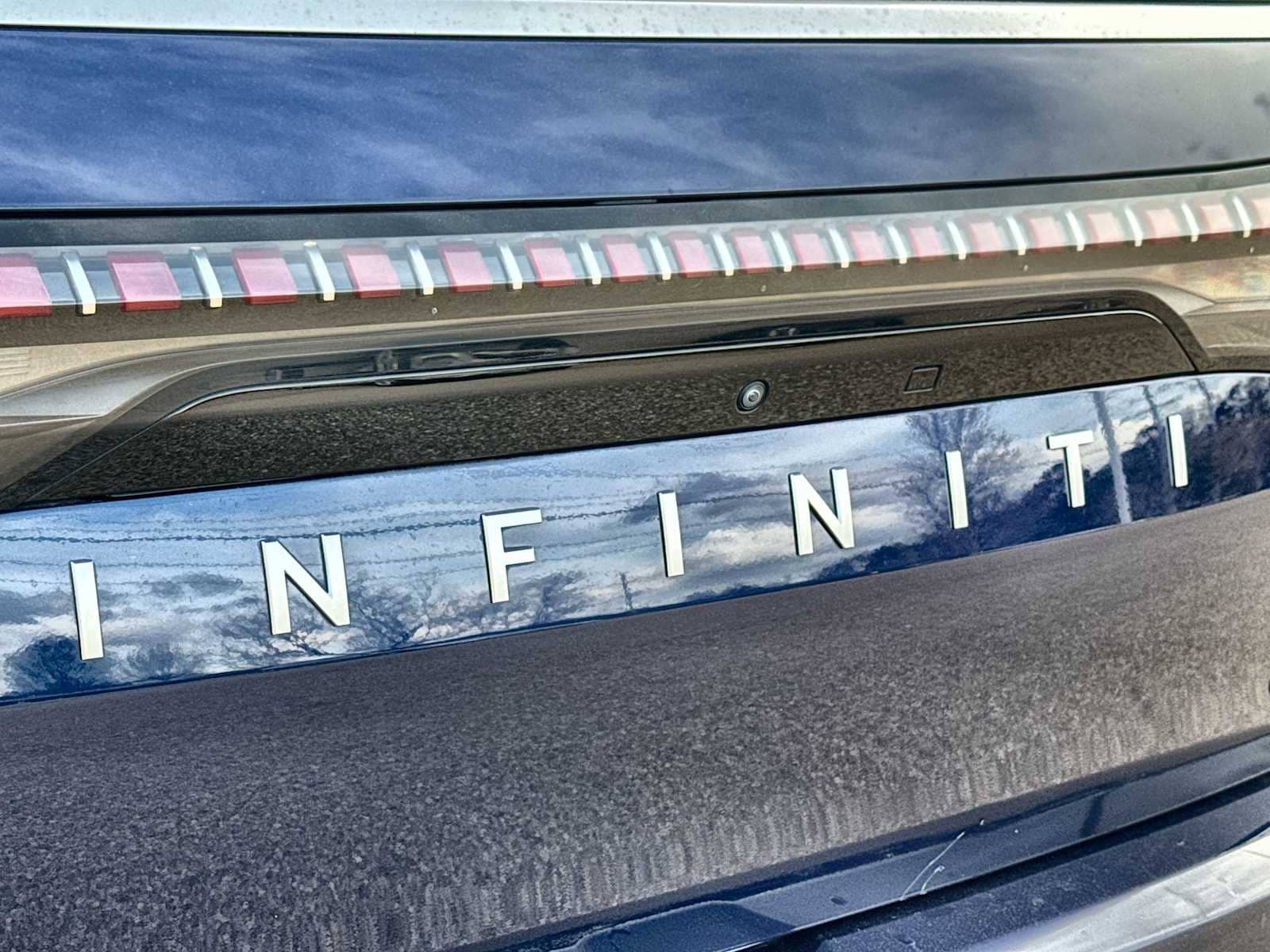 Thumbnail: 2025 INFINITI QX80 - 16