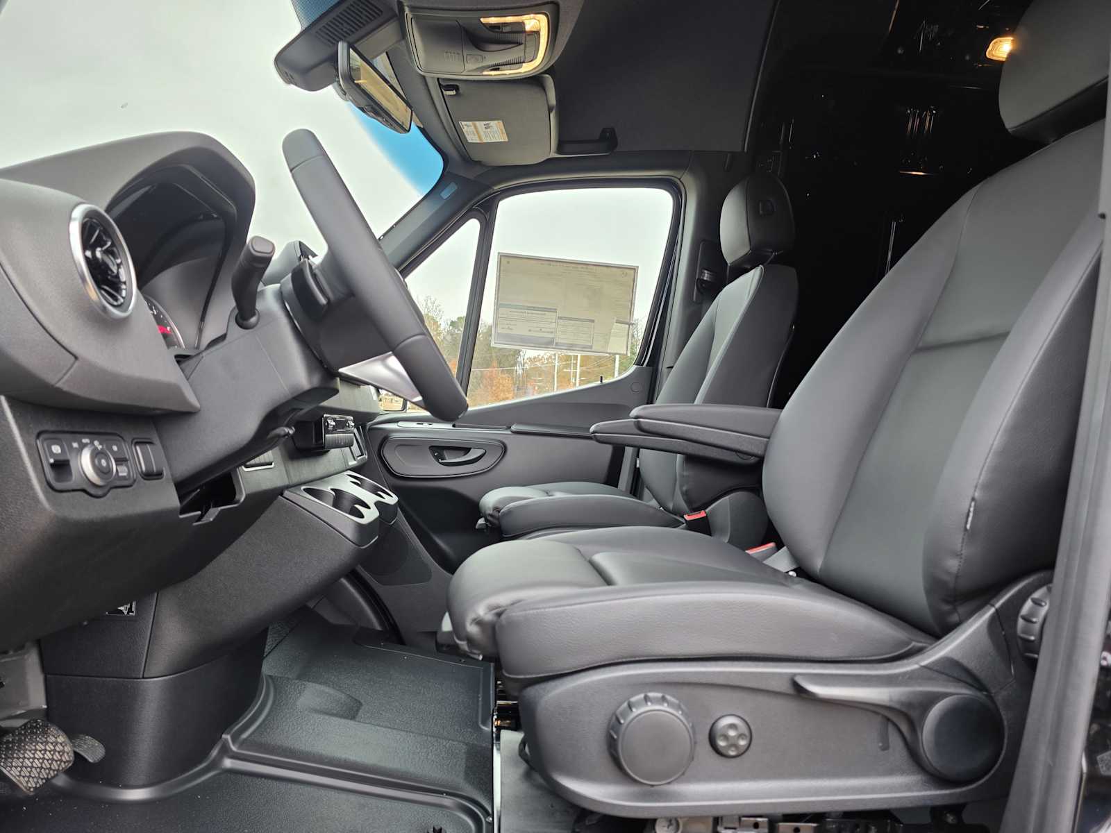 Thumbnail: 2026 Mercedes-Benz Sprinter - 14