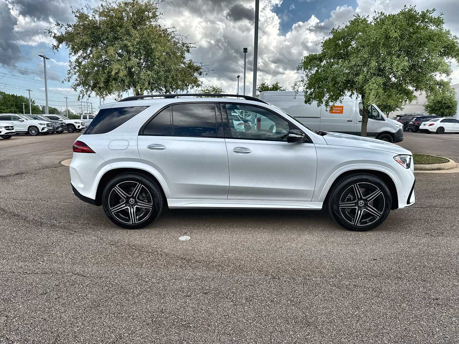 Thumbnail: 2026 Mercedes-Benz GLE - 10