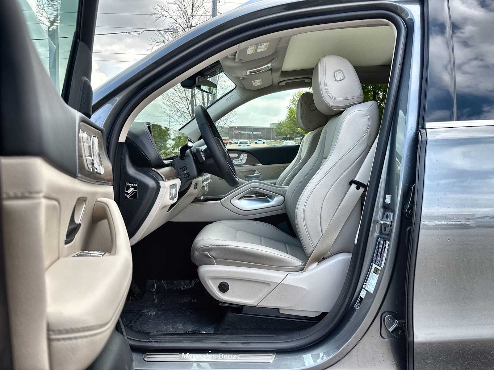 Thumbnail: 2026 Mercedes-Benz GLE - 2