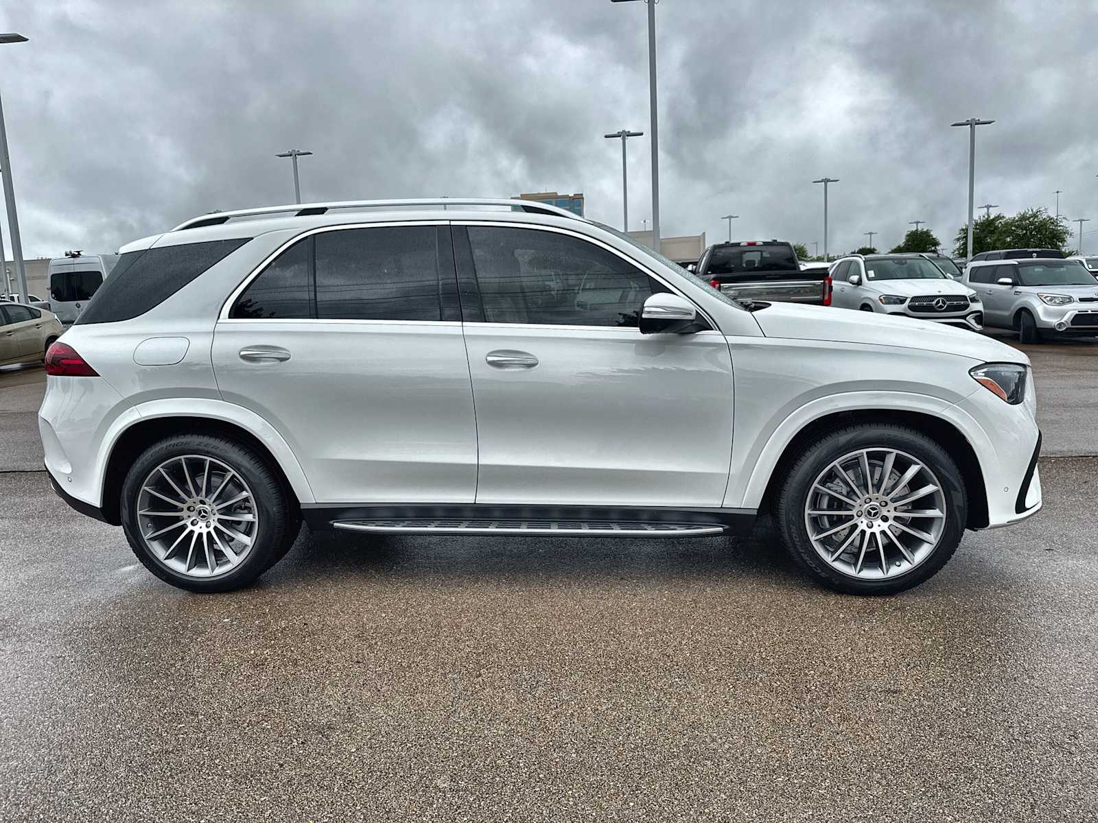 Thumbnail: 2026 Mercedes-Benz GLE - 10