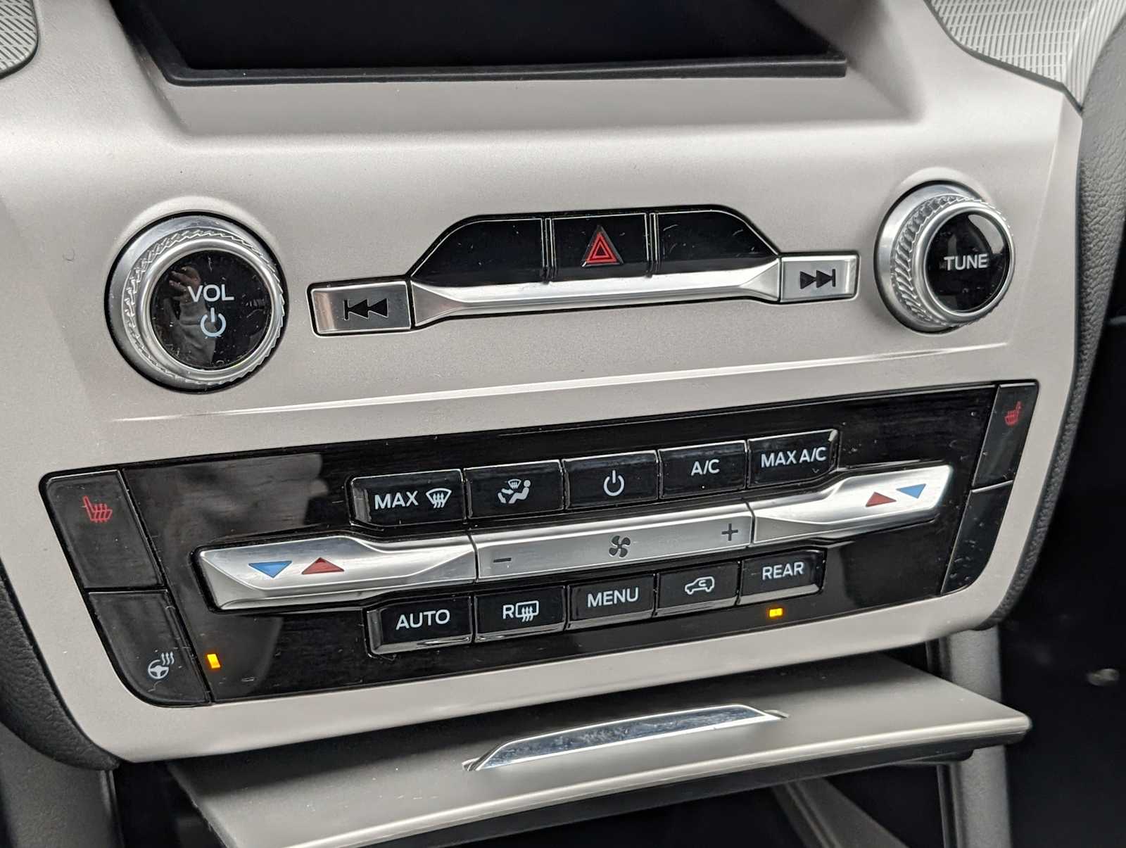 Thumbnail: 2023 Ford Explorer - 15