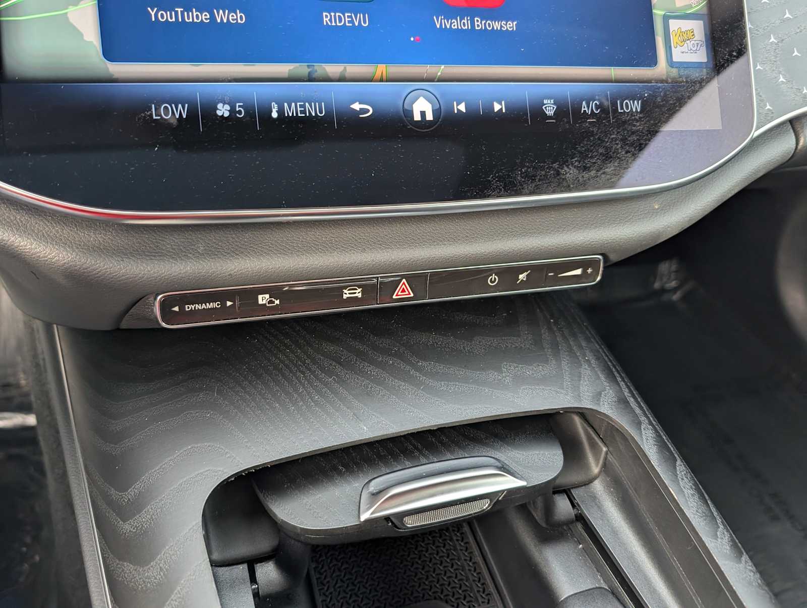 Thumbnail: 2025 Mercedes-Benz E-Class - 19