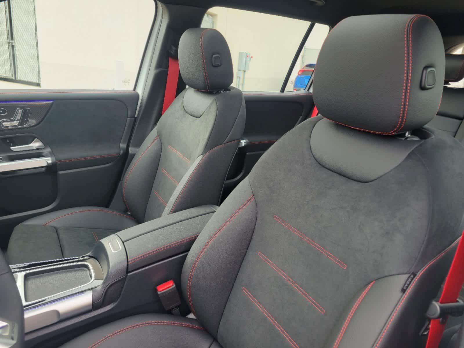 Thumbnail: 2025 Mercedes-Benz GLB - 10