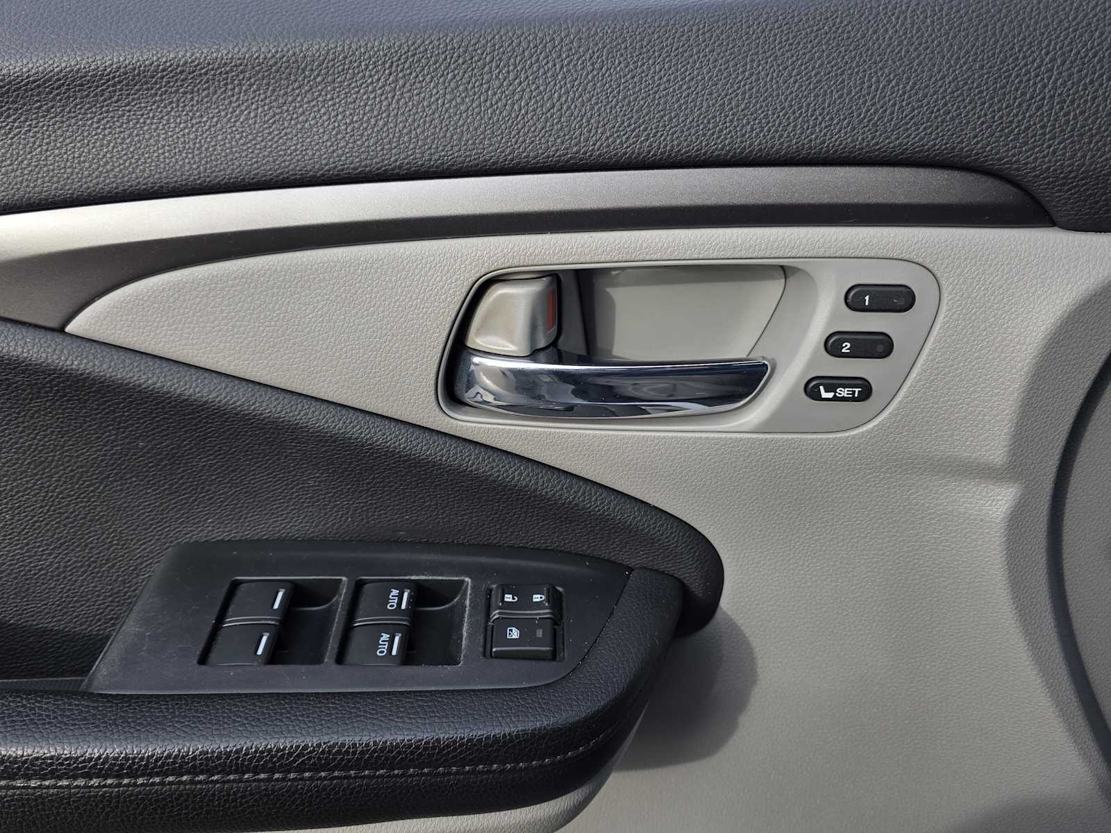 Thumbnail: 2019 Honda Pilot - 25