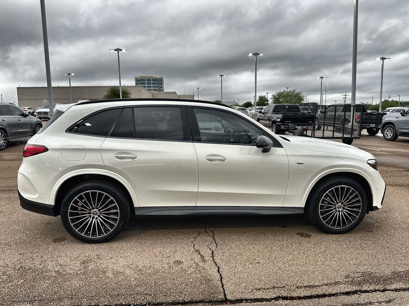 Thumbnail: 2025 Mercedes-Benz GLC - 10