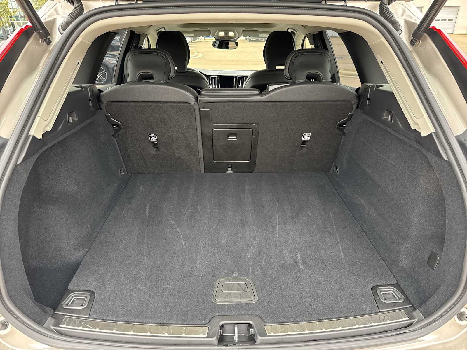 Thumbnail: 2025 Volvo XC60 - 26