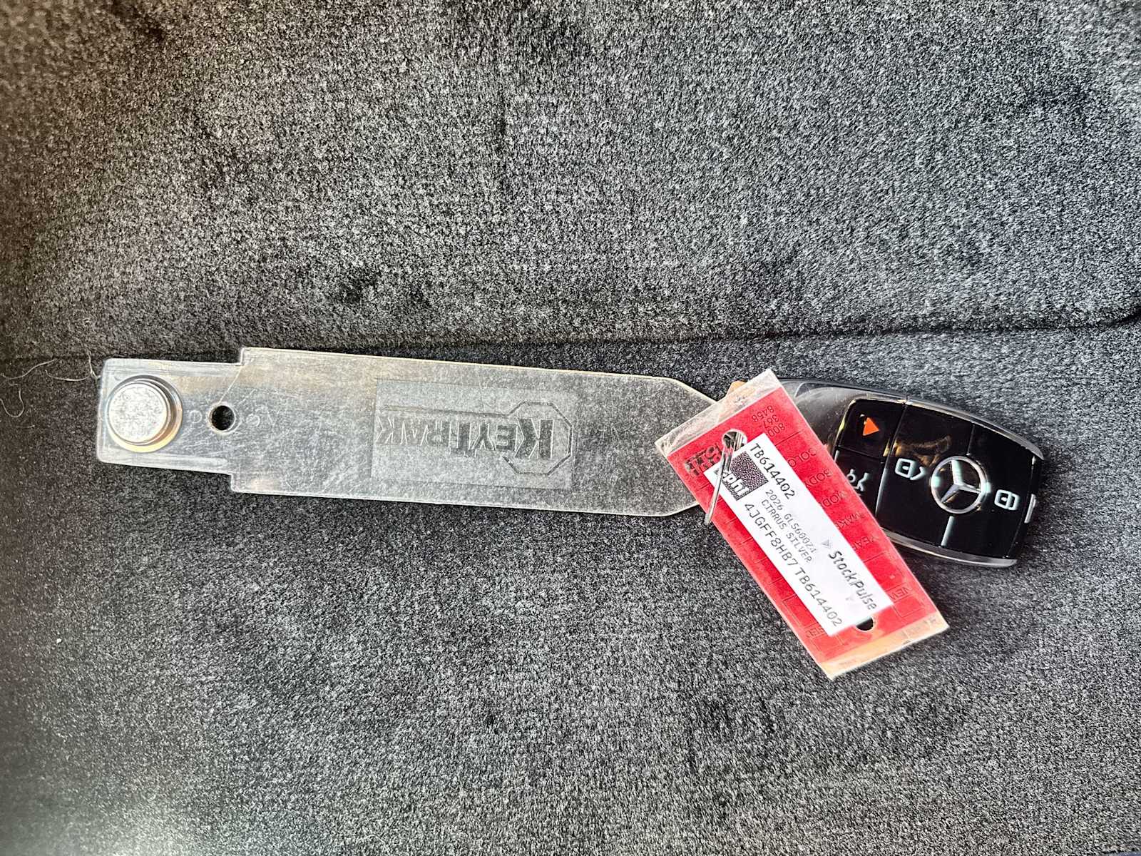 Thumbnail: 2026 Mercedes-Benz GLS - 26