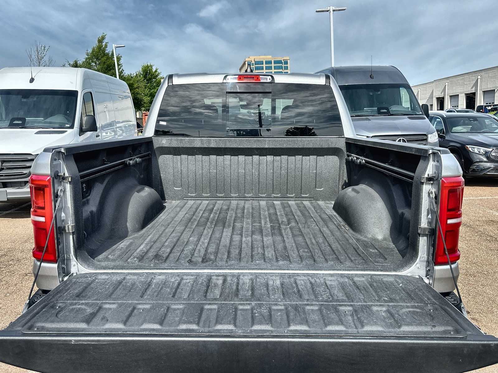 Thumbnail: 2026 RAM 1500 - 17