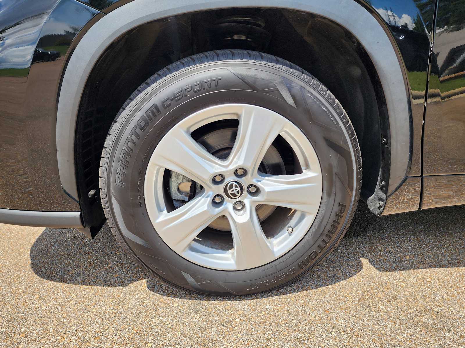 Thumbnail: 2023 Toyota Highlander - 26