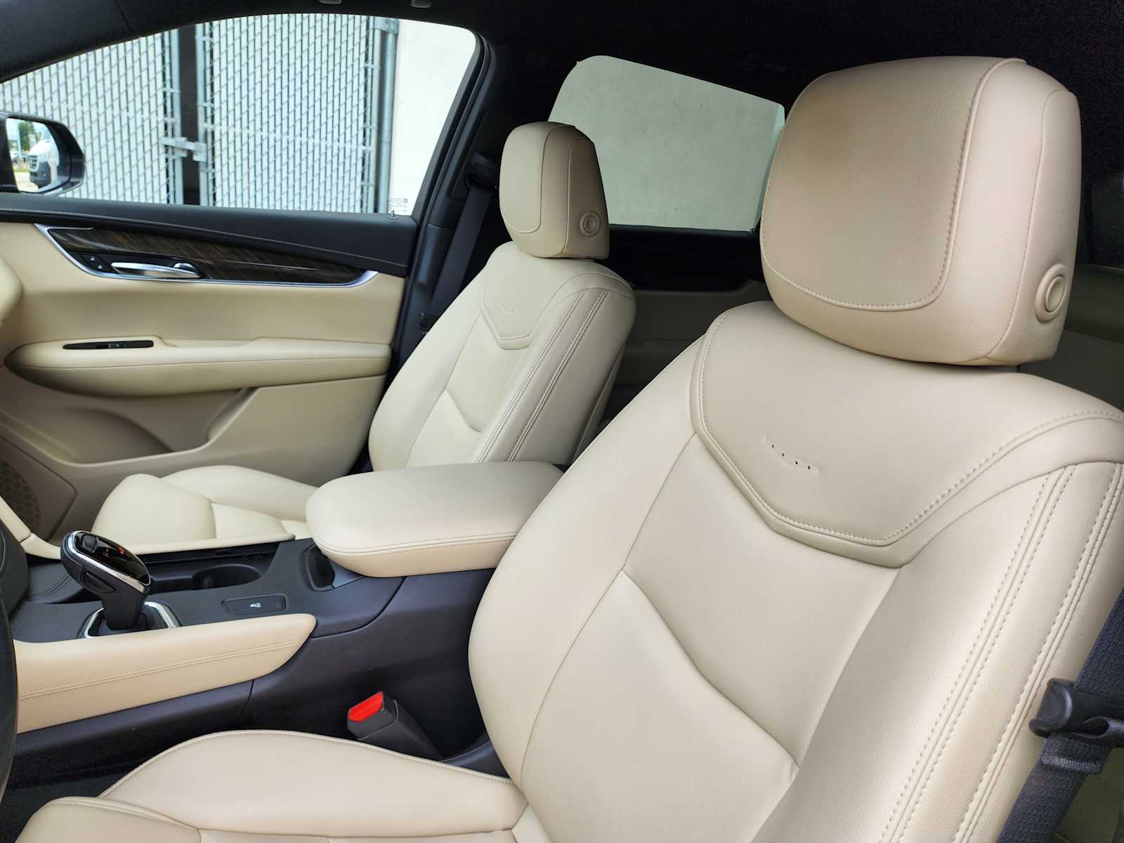 Thumbnail: 2017 Cadillac XT5 - 8