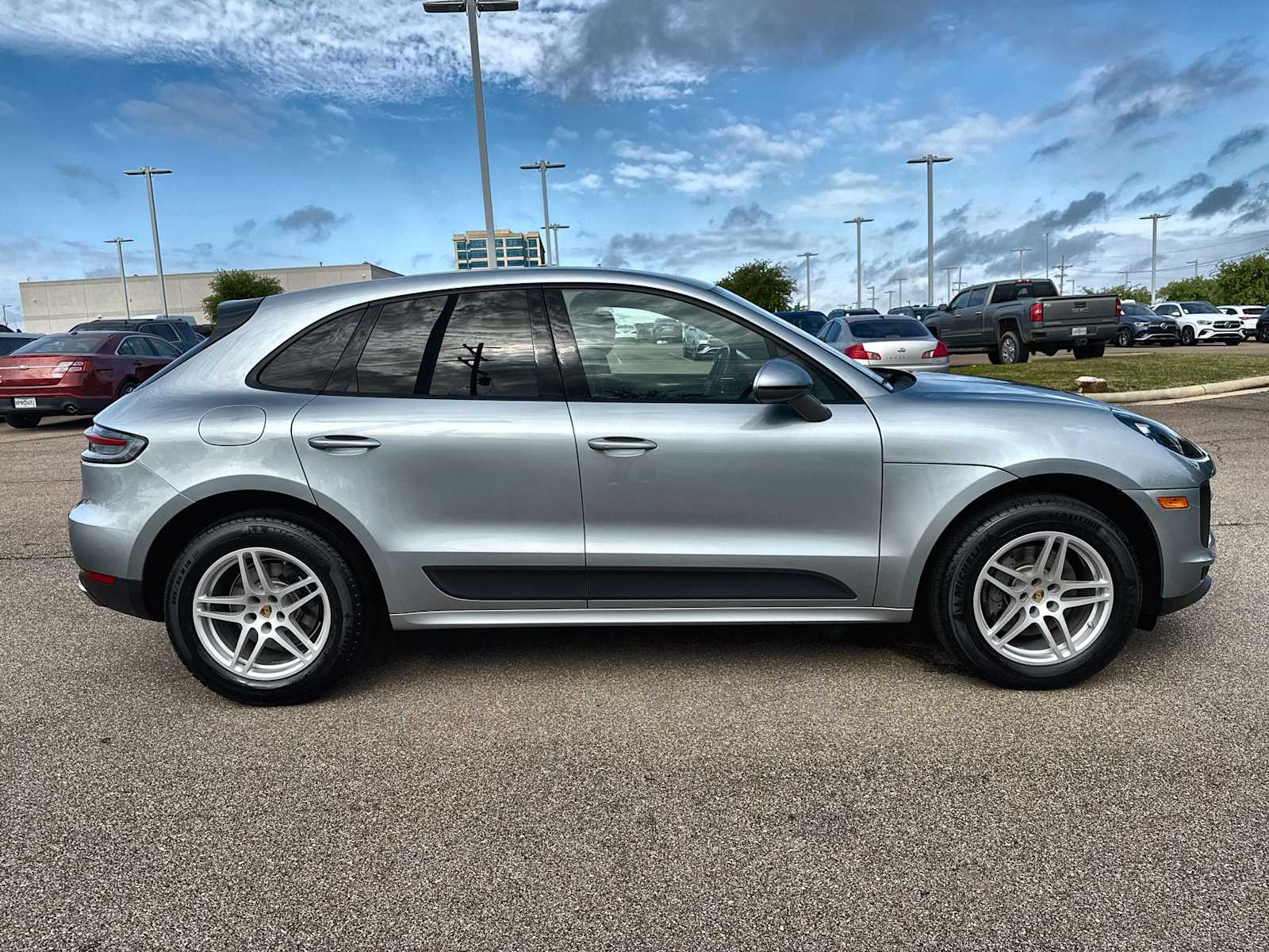 Thumbnail: 2020 Porsche Macan - 10