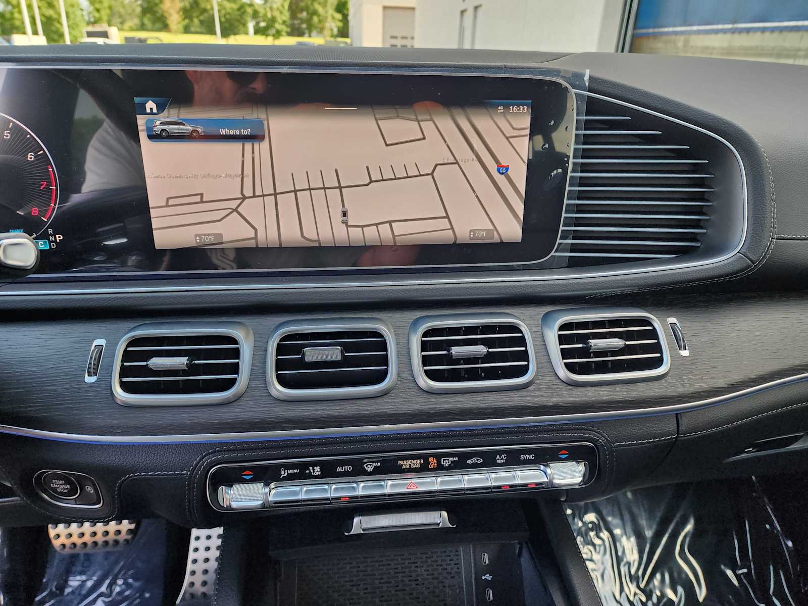 2025 Mercedes Benz GLS 450 4MATIC photo 2