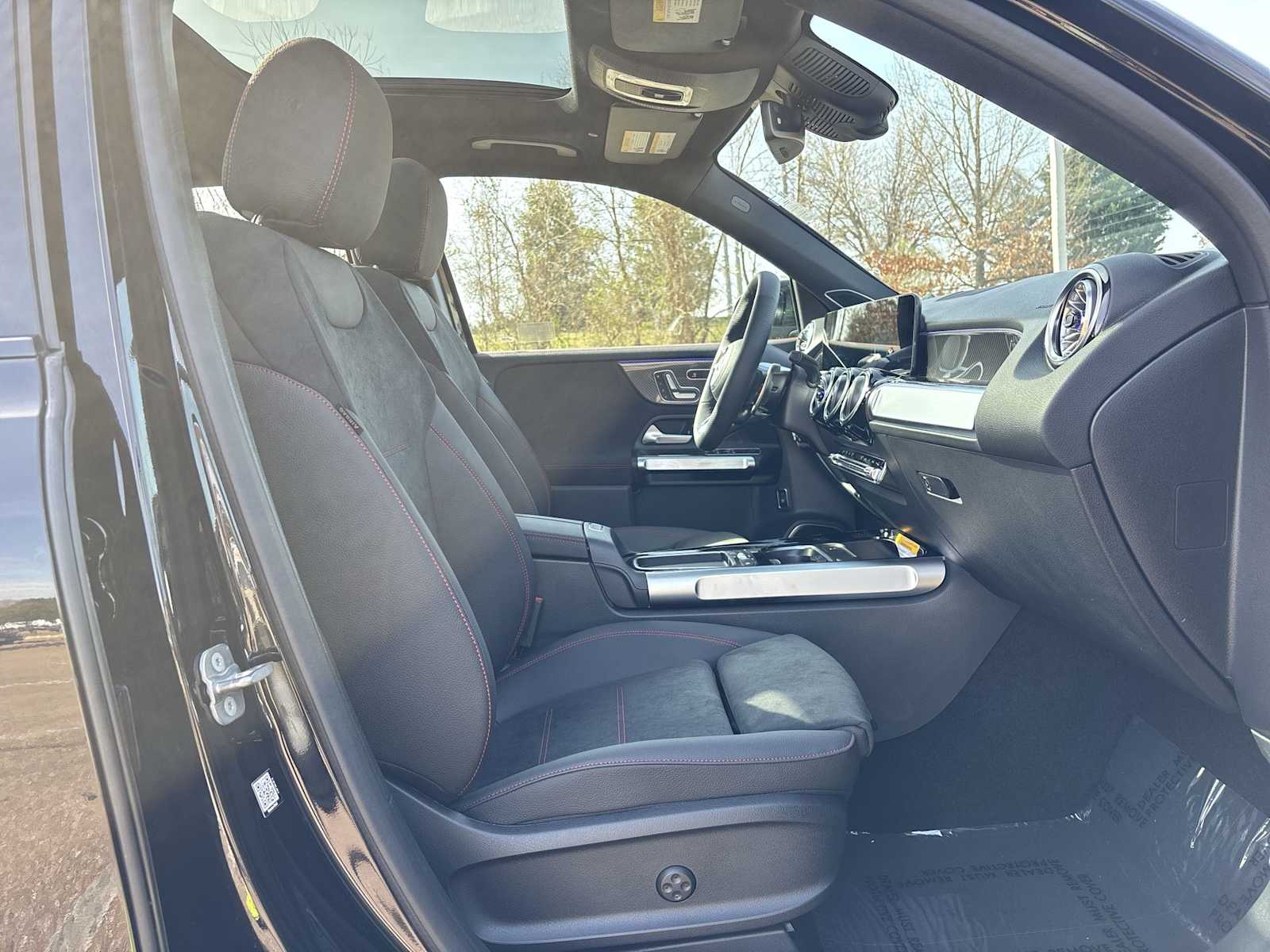 Thumbnail: 2026 Mercedes-Benz GLB - 20