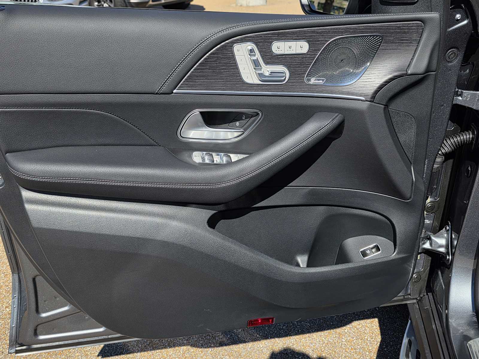 Thumbnail: 2026 Mercedes-Benz GLE - 14