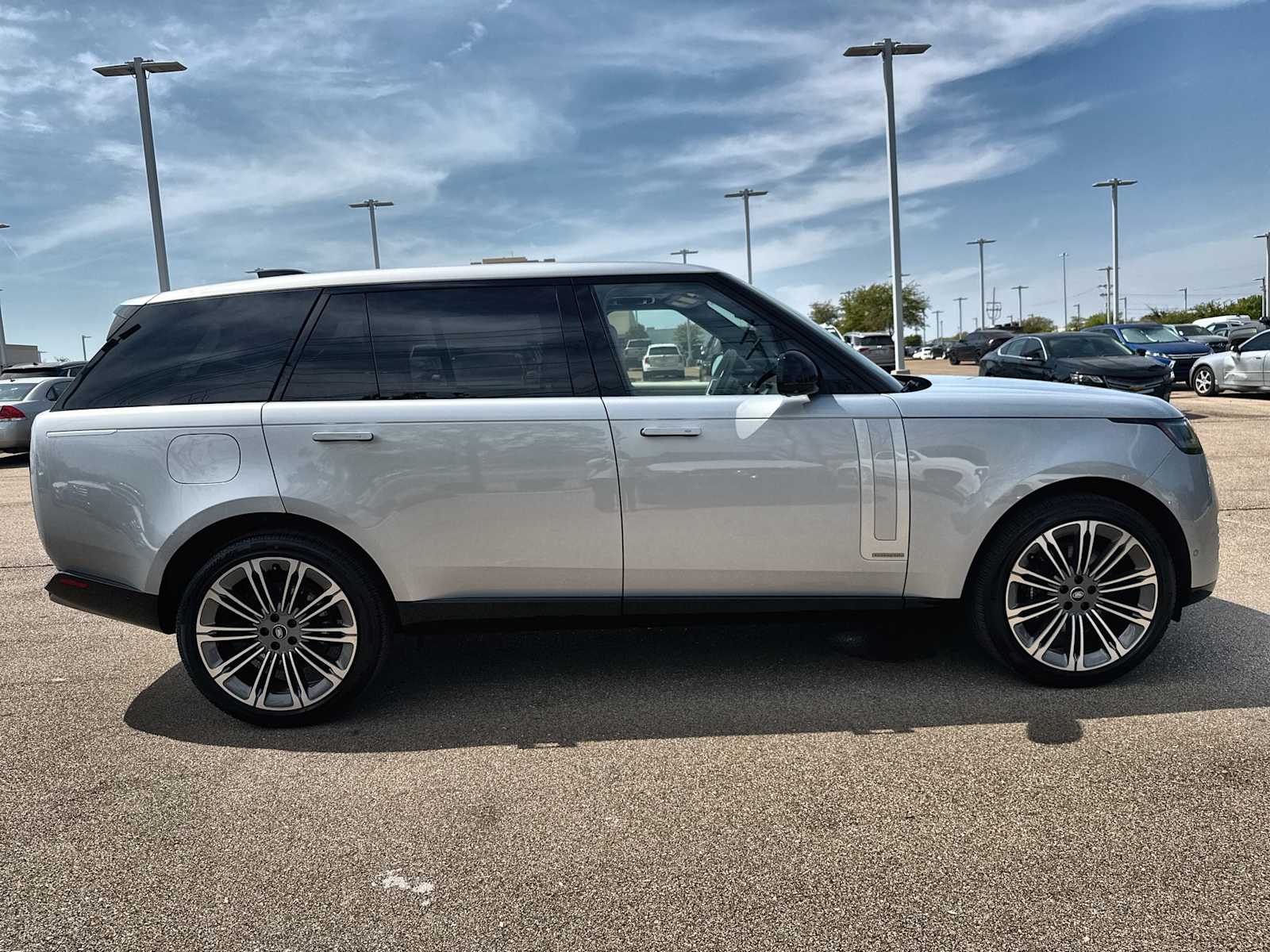 Thumbnail: 2025 Land Rover Range Rover - 10