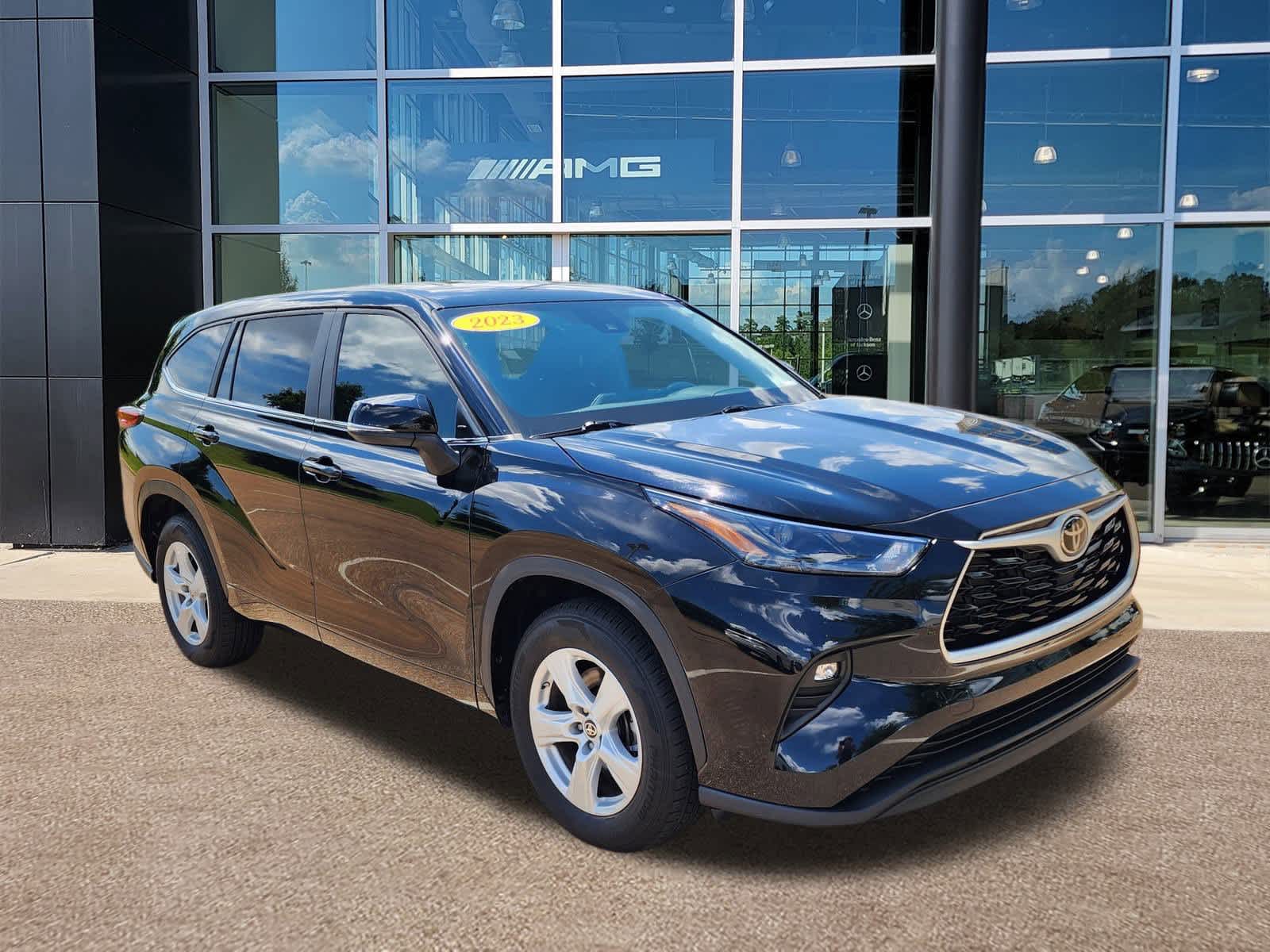 Thumbnail: 2023 Toyota Highlander - 21