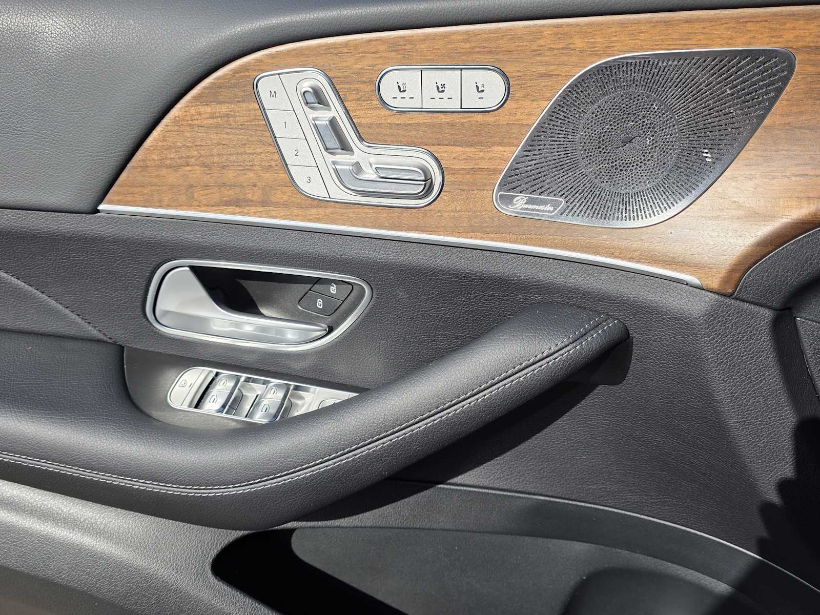 Thumbnail: 2025 Mercedes-Benz GLE - 16