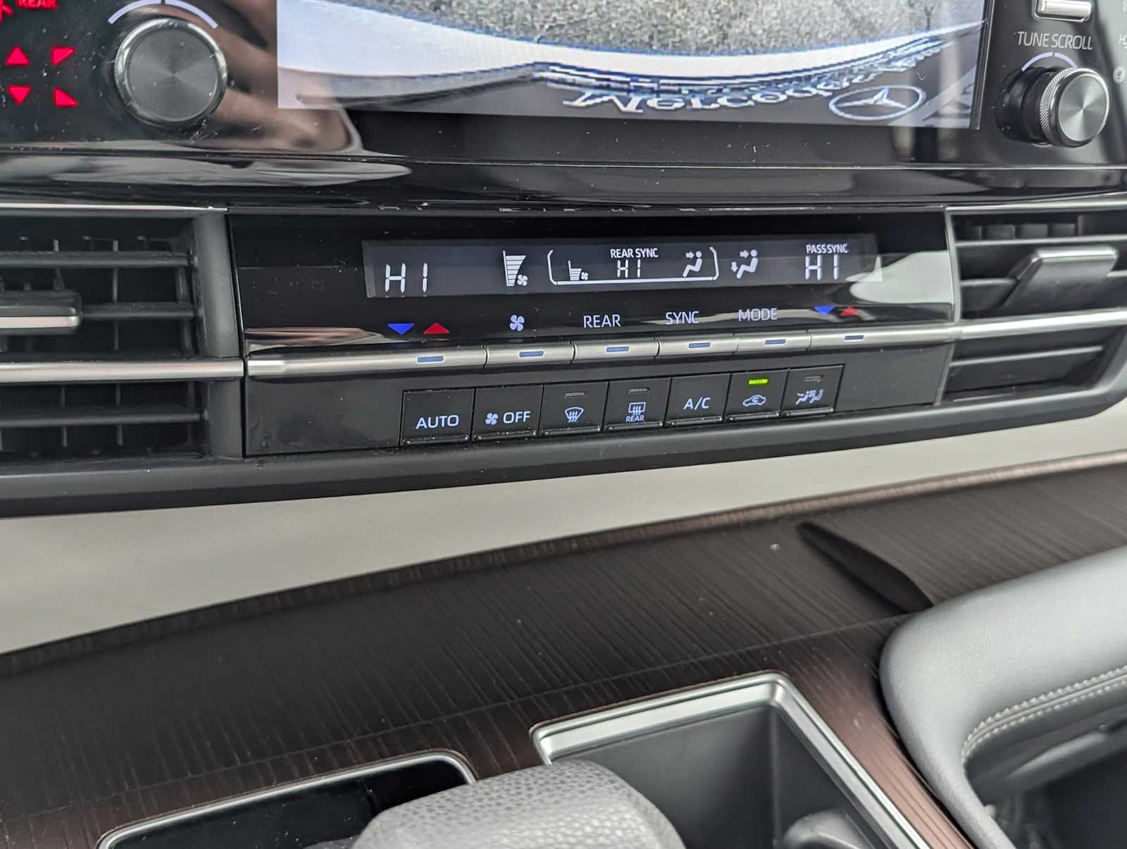 Thumbnail: 2021 Toyota Sienna - 17