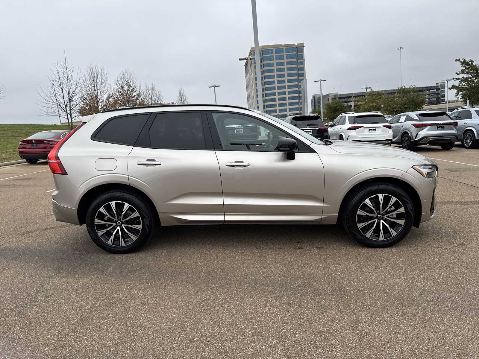 Thumbnail: 2025 Volvo XC60 - 7