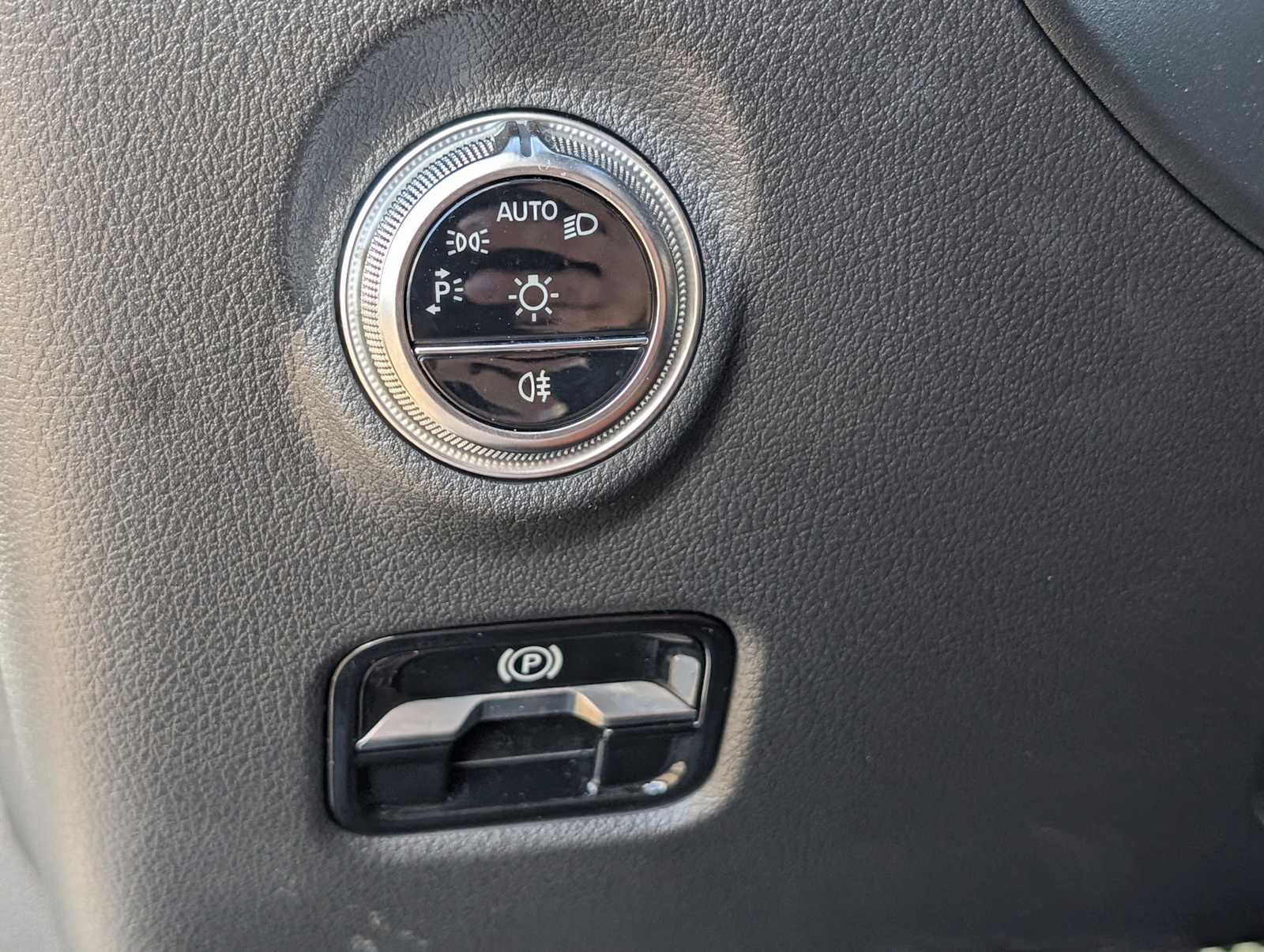 Thumbnail: 2024 Mercedes-Benz C-Class - 13