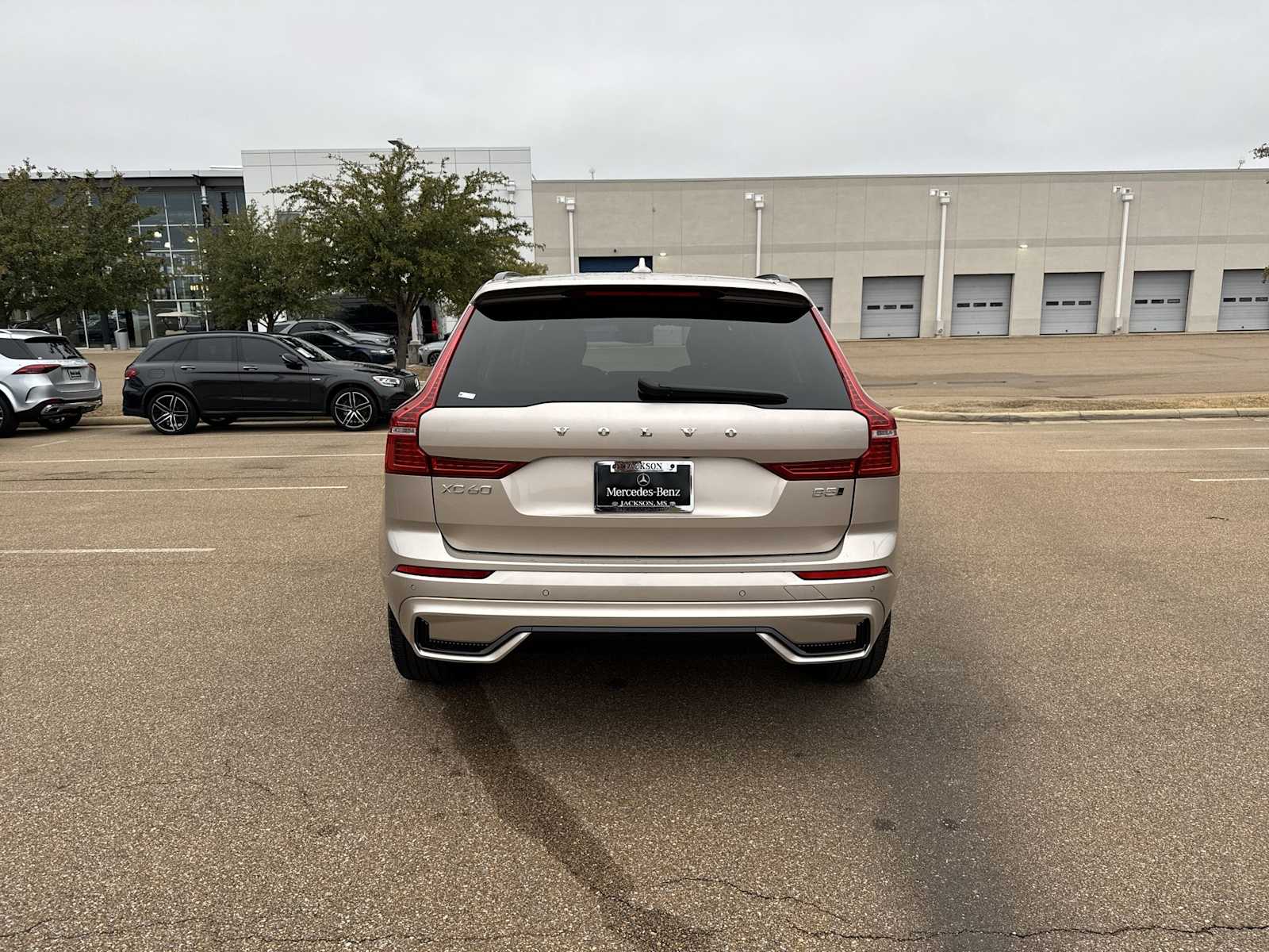 Thumbnail: 2025 Volvo XC60 - 5