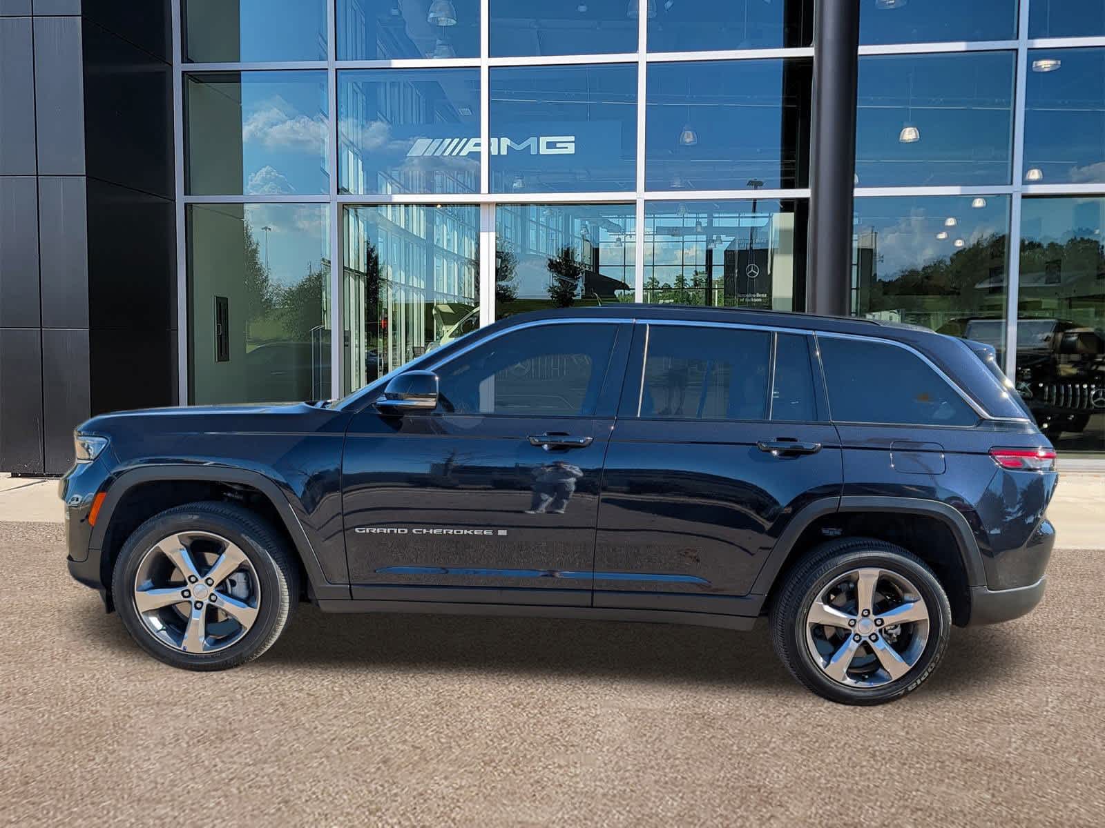 Thumbnail: 2024 Jeep Grand Cherokee - 6