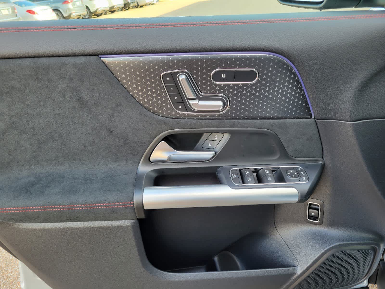 Thumbnail: 2025 Mercedes-Benz GLA - 11