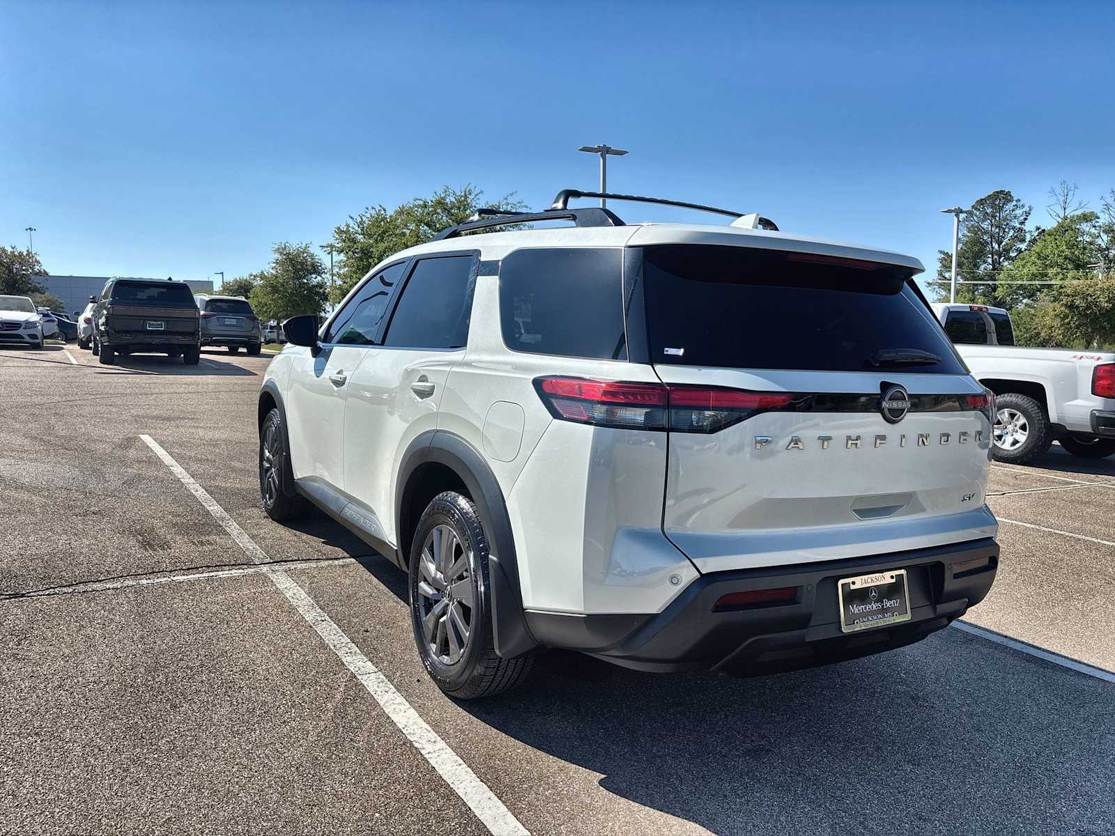 Thumbnail: 2022 Nissan Pathfinder - 6